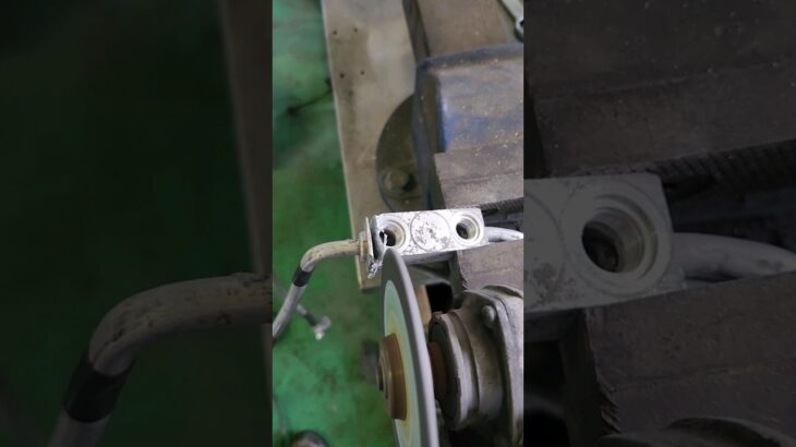 【ダイハツエアコン不良】リキッドチューブの中のフィルターを取り出してみた #自動車整備士