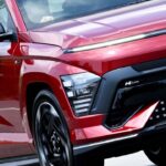 新たな「5ドア“スポーティ”SUV」登場！ 迫力の専用リアウイング＆「上質インテリア」に驚愕！ コンパクトサイズが丁度良いヒョンデ「コナ Nライン」を早速試乗！