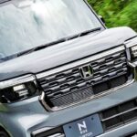 300万以上も!? ホンダ「N-BOX「最高額」仕様」とは?? 大胆なスタイルと 2 トーンのカラーの組み合わせで、非常に「オシャ」に! 豪華な「軽」小さな高級車とは