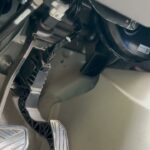 スズキのエブリィにはアクセルペダルの右に謎のペダルがある？