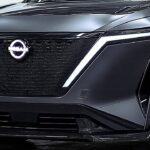 ２０２５日産新型セレナマイナーチェンジ情報、新世代のデザインを採用！フラットなスタイルとされた大型グリルを採用、ヘッドライトは薄型化。。。！