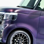 ホンダの新「N BOX」の発表に多くの反応がありました!「カッコよくなった!」「すごく高級感がある」との声もありました。 メッキが輝く「豪華デザイン」を採用した「日本一売れてる軽」の最新の外観とは?