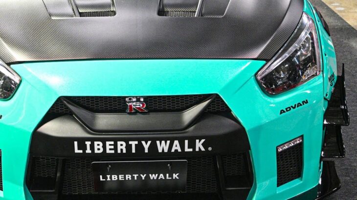 日産「“ミニ”GT R」! まさかのダイハツ製な「2ドア“オープンカー”」がスゴイ！ “軽”規格超えのワイドボディ採用のコペン「LB Nation DAIHATSU COPEN GT K Type