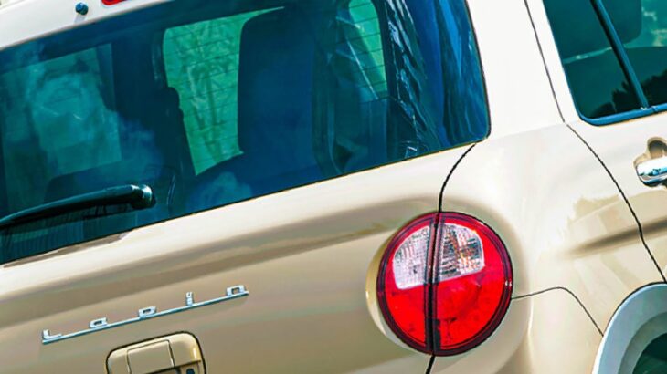 10年ぶり顔面刷新！ スズキ新「“軽”セダン」発表！ リッター27km以上走る＆カクカクボディ採用！ 全長3 4m級のめちゃ小さい「ラパン」何が変わった？