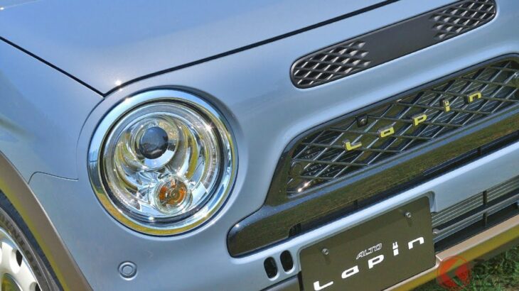 新車151万円！ スズキ「“新”軽セダン」発売！ “女子ウケ”抜群の「丸目レトロモデル」が大進化！ 「リッター27km以上」走る低燃費＆スポーツ仕様も！ 「新ラパン」どんな車？