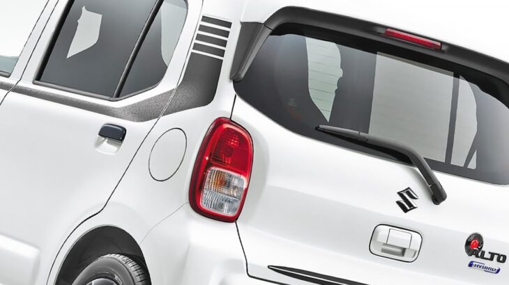 スズキ新「アルト」がスゴい！ もはや「アルト“ワークス”」仕様! 伝説の「スポーツハッチ」風“純正レトロ”カスタム「ブラックスタイル」に注目！