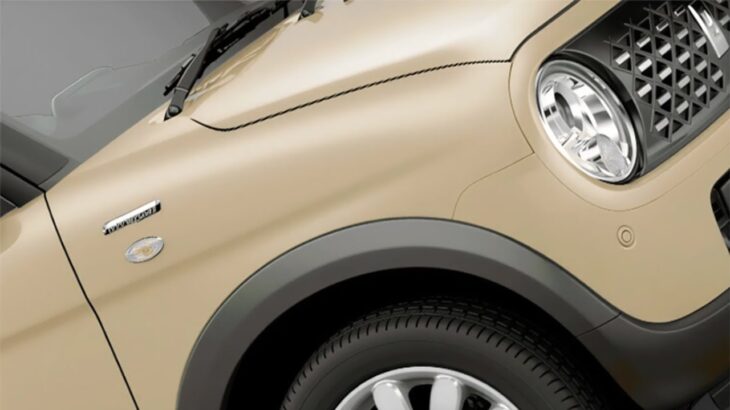 スズキ新「軽セダン」発売に大反響！ 「丸目デザインがイイ」「新色が可愛い」「燃費が良くなってサイコー」「安全装備が充実して安心」の声も！ メーカー初の“便利機能”も採用した新「ラパン」に熱視線！