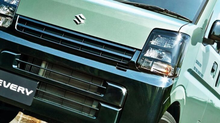 スズキが「“斬新”軽バン」発表に“問合せ殺到”! 精悍「黒すぎ顔」×超スタイリッシュな“専用デカール”採用！ めちゃ広ッ車内の「エブリイ Jリミテッド」登場で販売店の反響は？