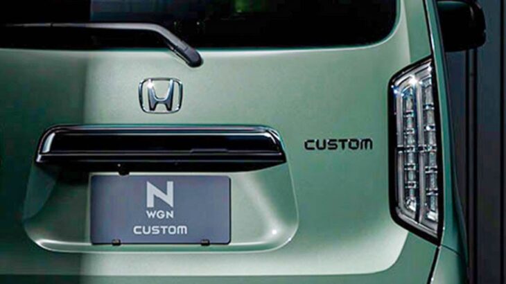 リッター“23km”走る！ ホンダ新「“軽”ワゴン」発表！ カクカクデザイン&広びろ内装採用！ 黒すぎる「ブラックスタイル」も登場の「N WGN」が販売店でも話題に