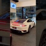 中国人がポルシェ911の新型を大破させた。